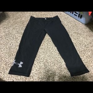 Medium under armour knee high capris